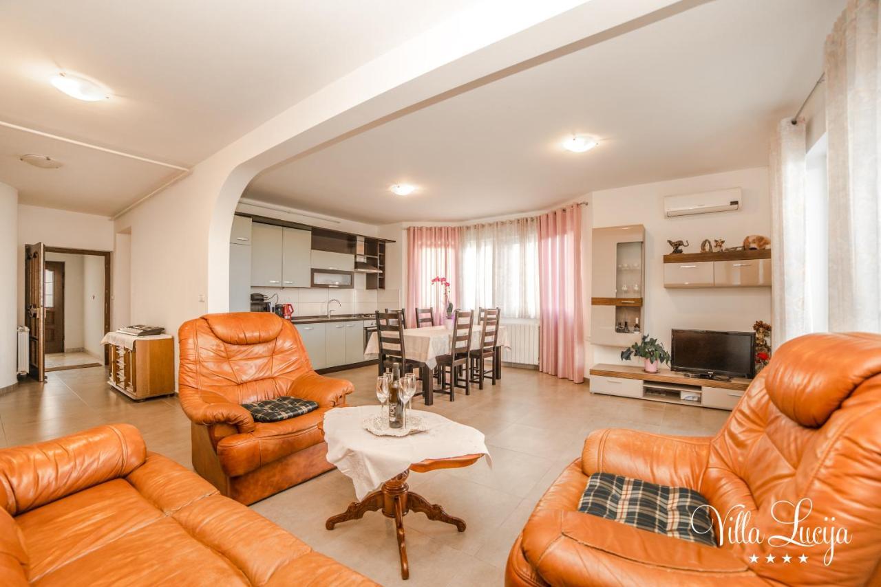 Villa Lucija プーラ エクステリア 写真