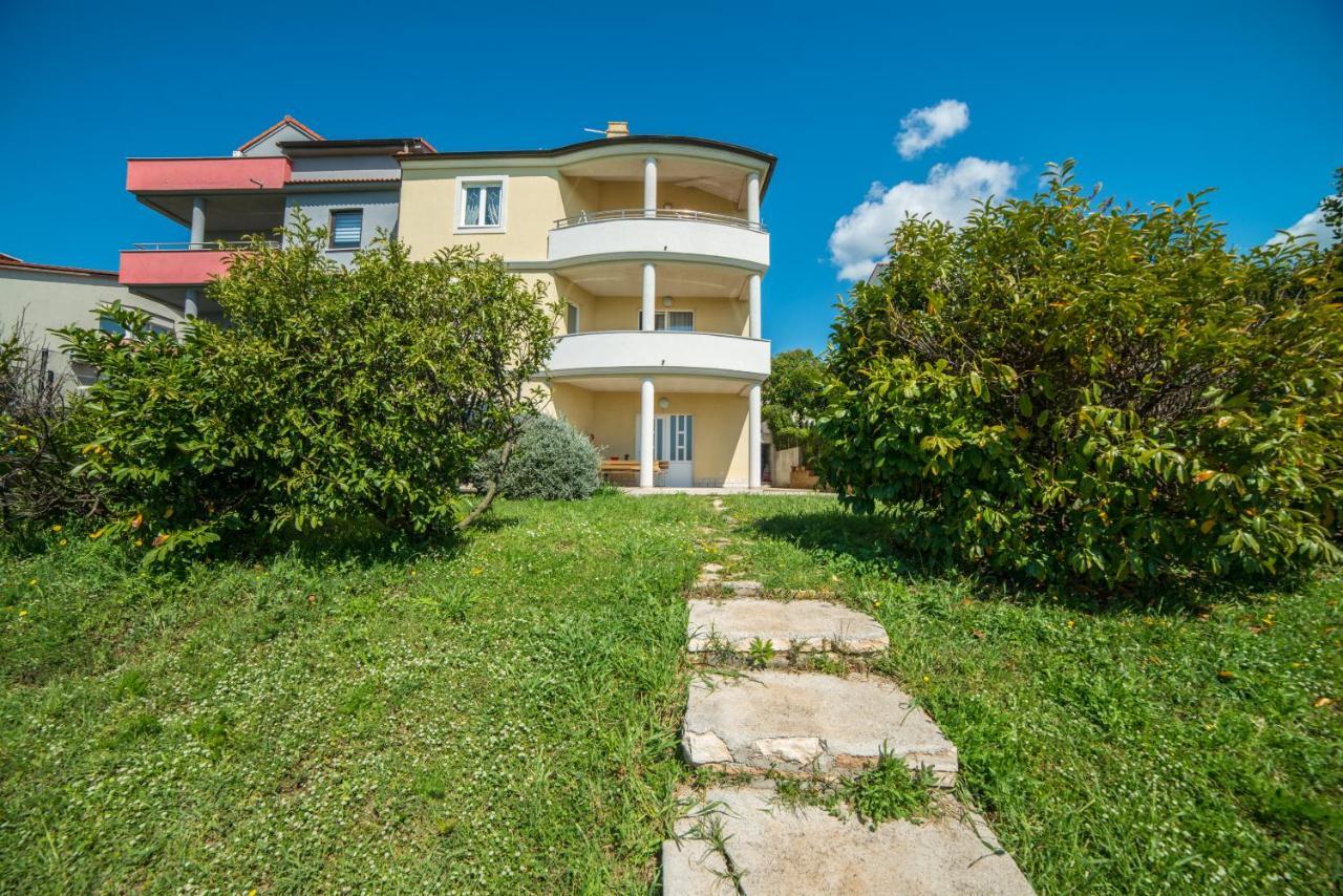 Villa Lucija プーラ エクステリア 写真