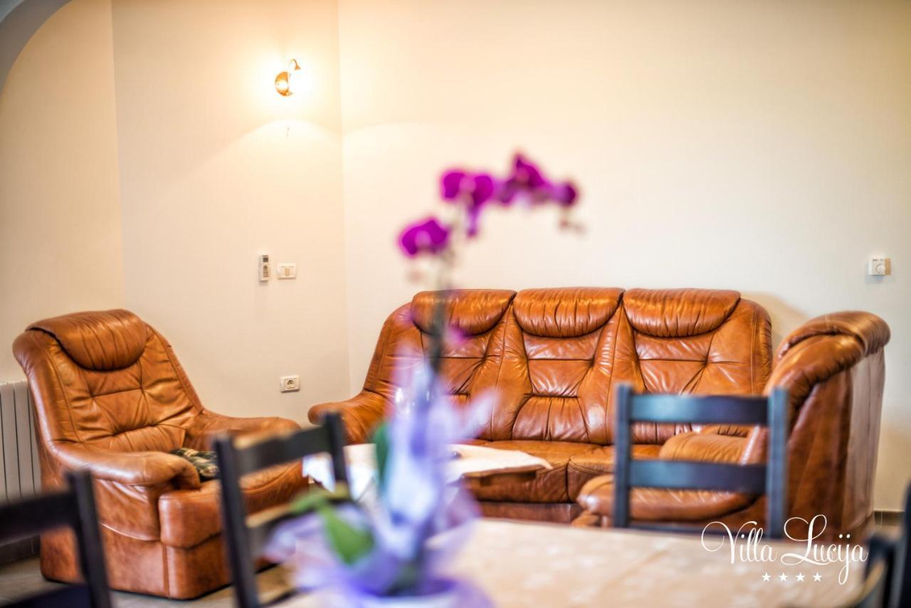 Villa Lucija プーラ エクステリア 写真